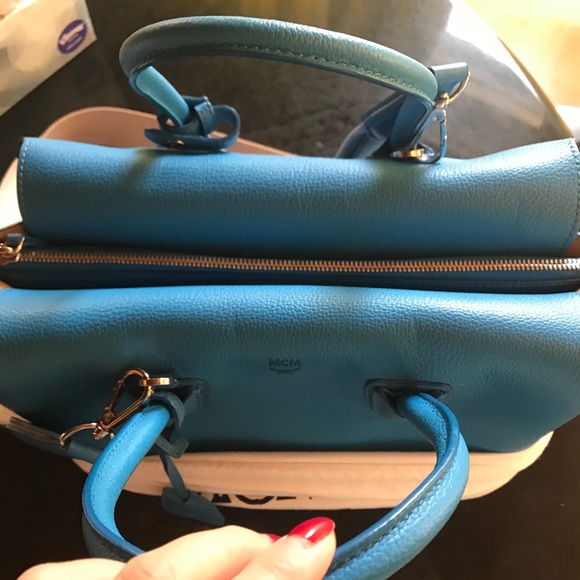 MCM Medium Sized Tote - Picture 3 of 6